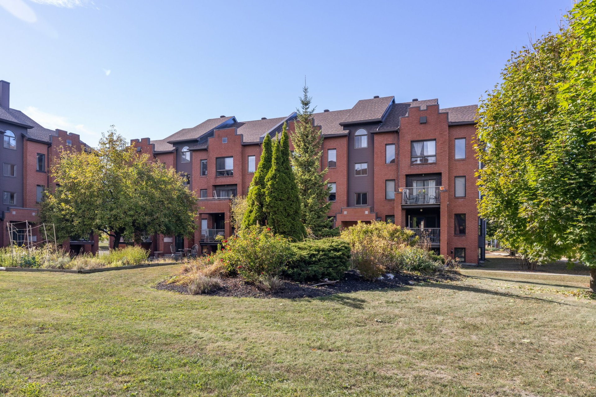 152 Rue de Morency 401