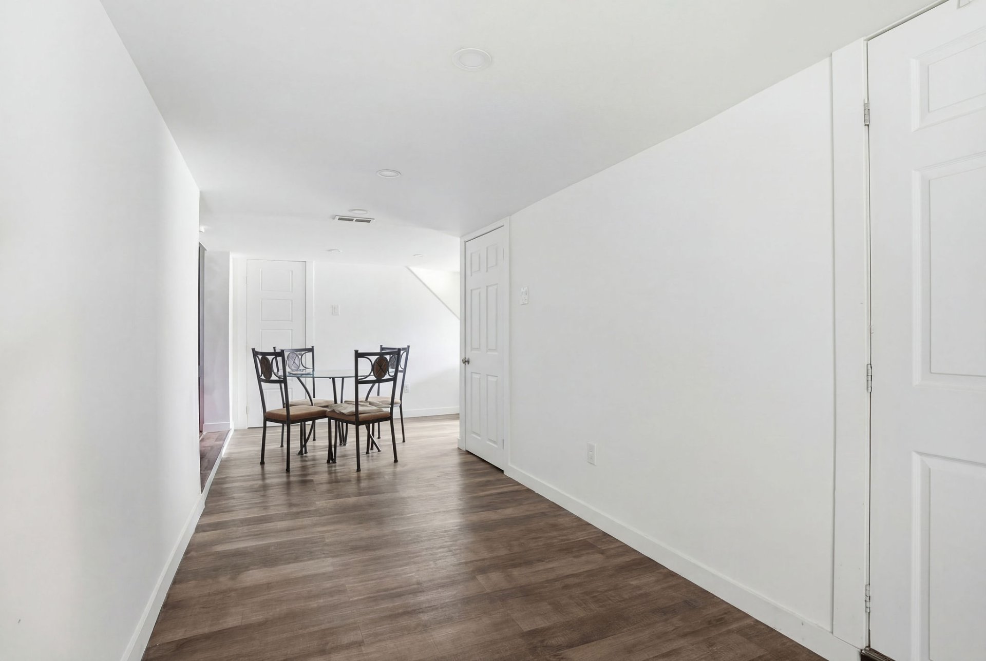 Salle à manger - Logement du bas