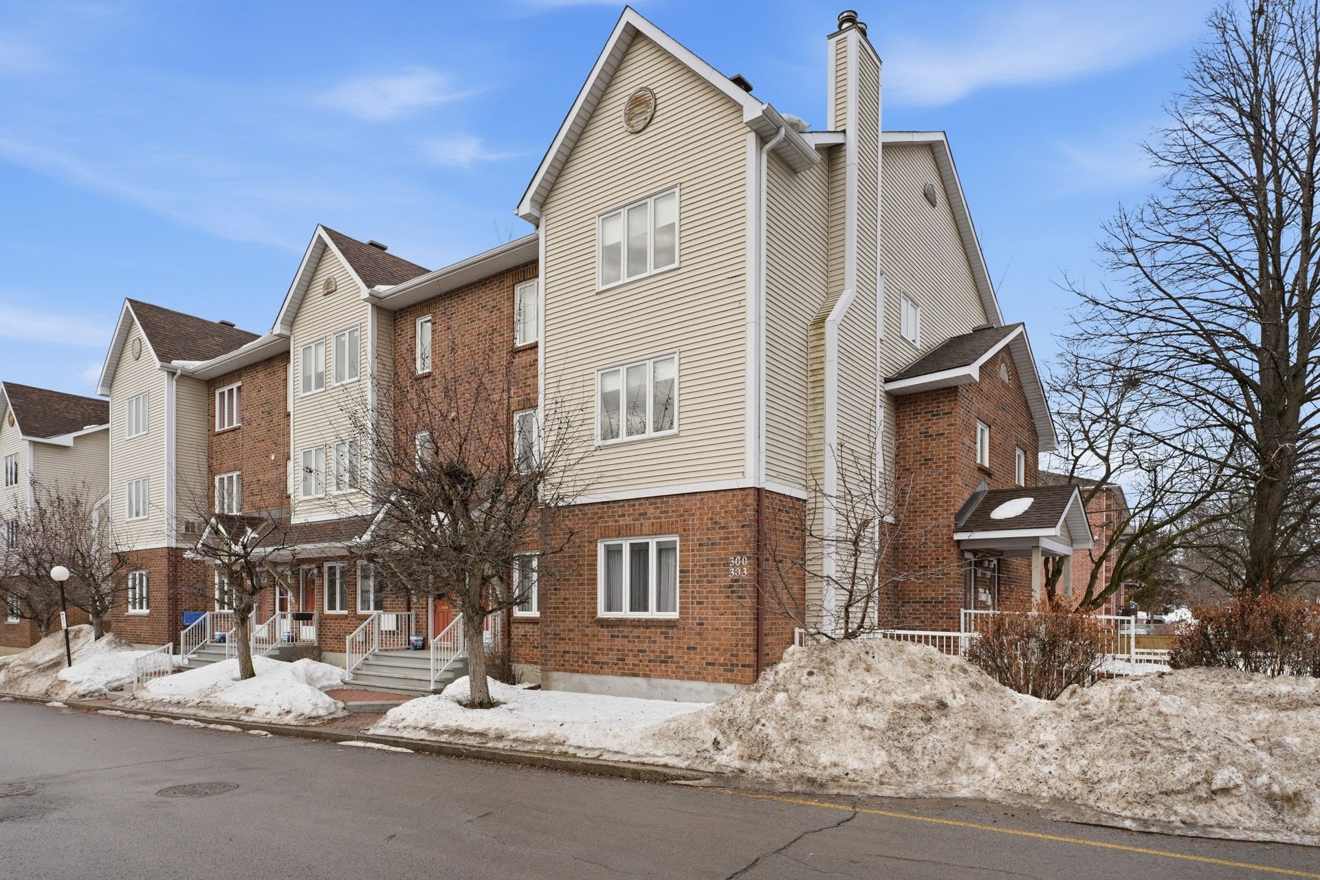 449 Boul. Wilfrid-Lavigne 300