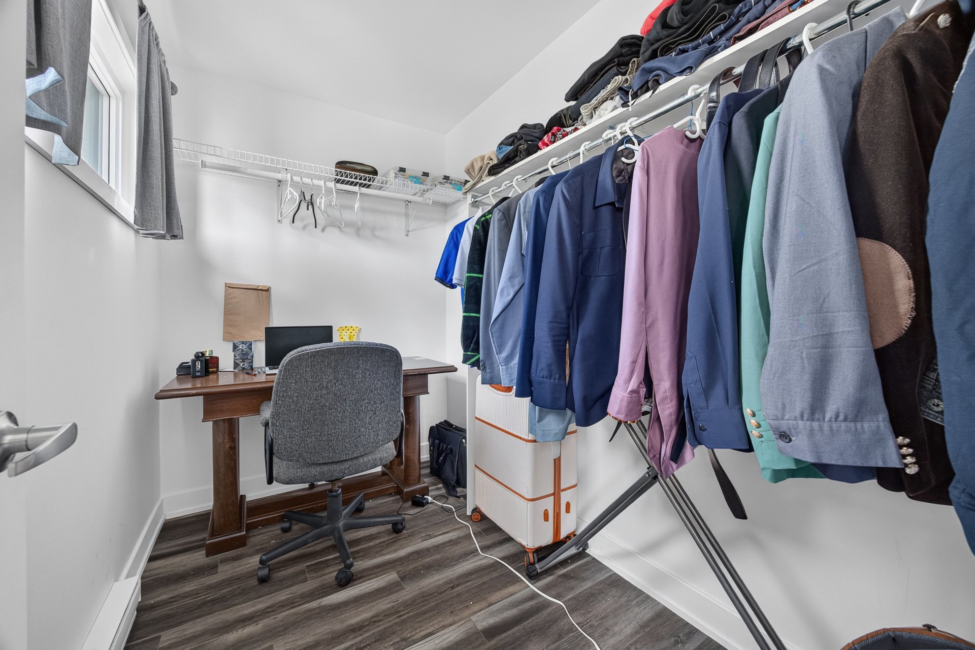 Walk-in closet