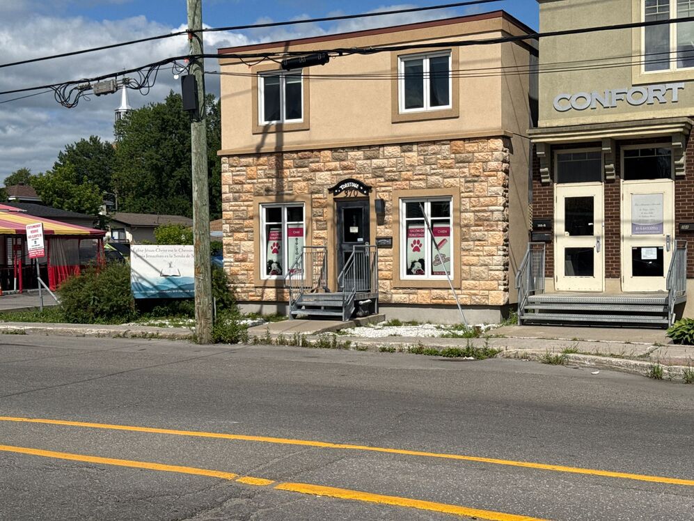 370 Rue Main B