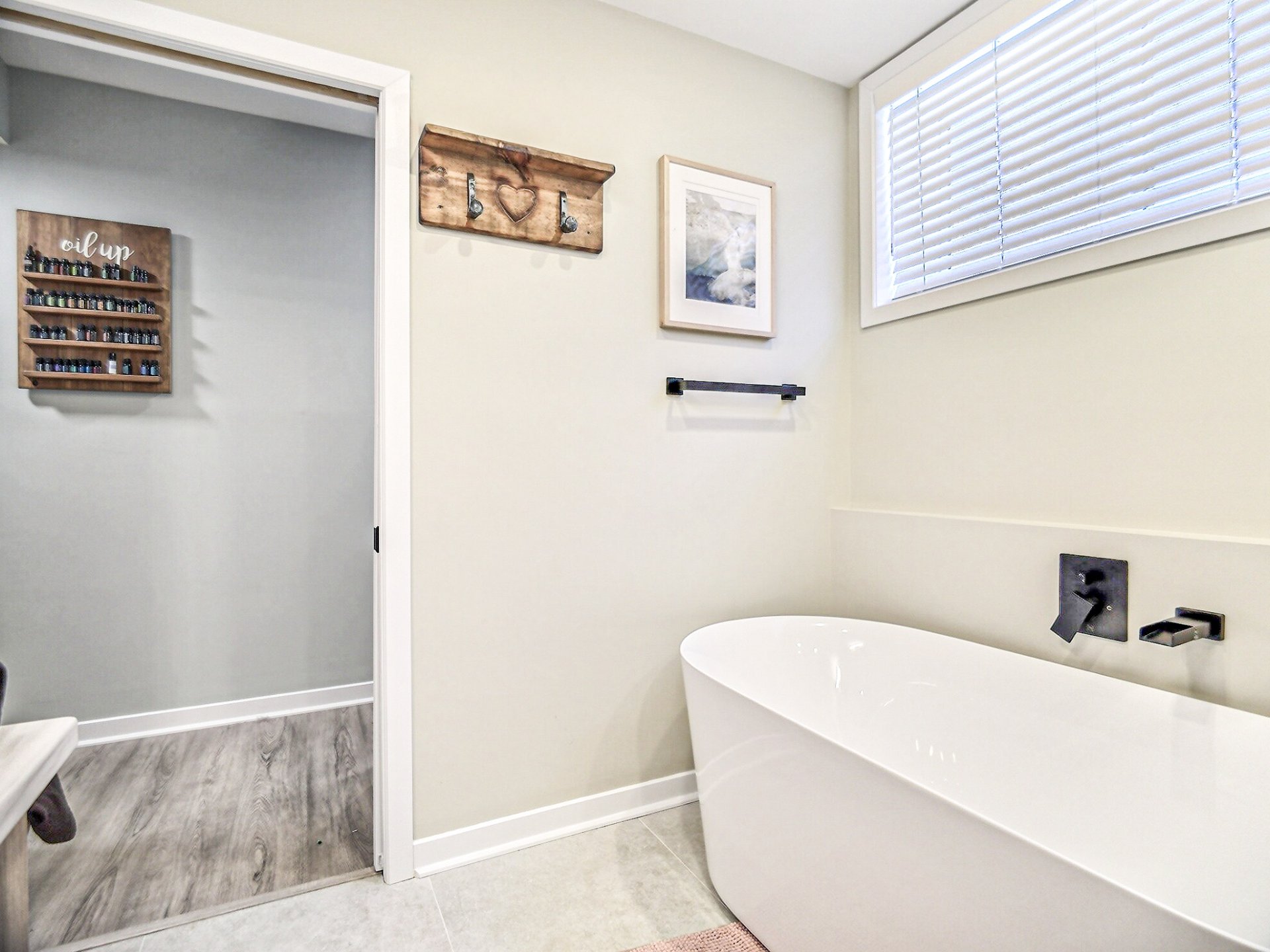 Salle de bains - Salle de bais attenante (chambre ss)