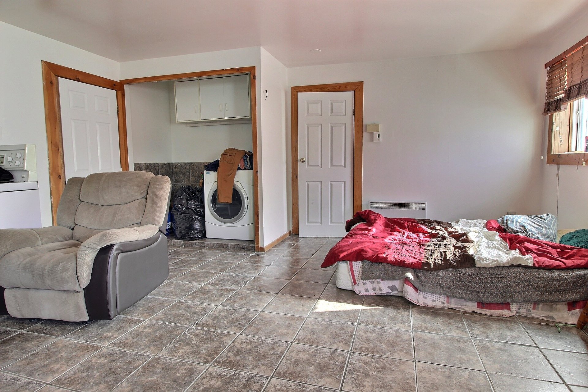 Salon - 121A