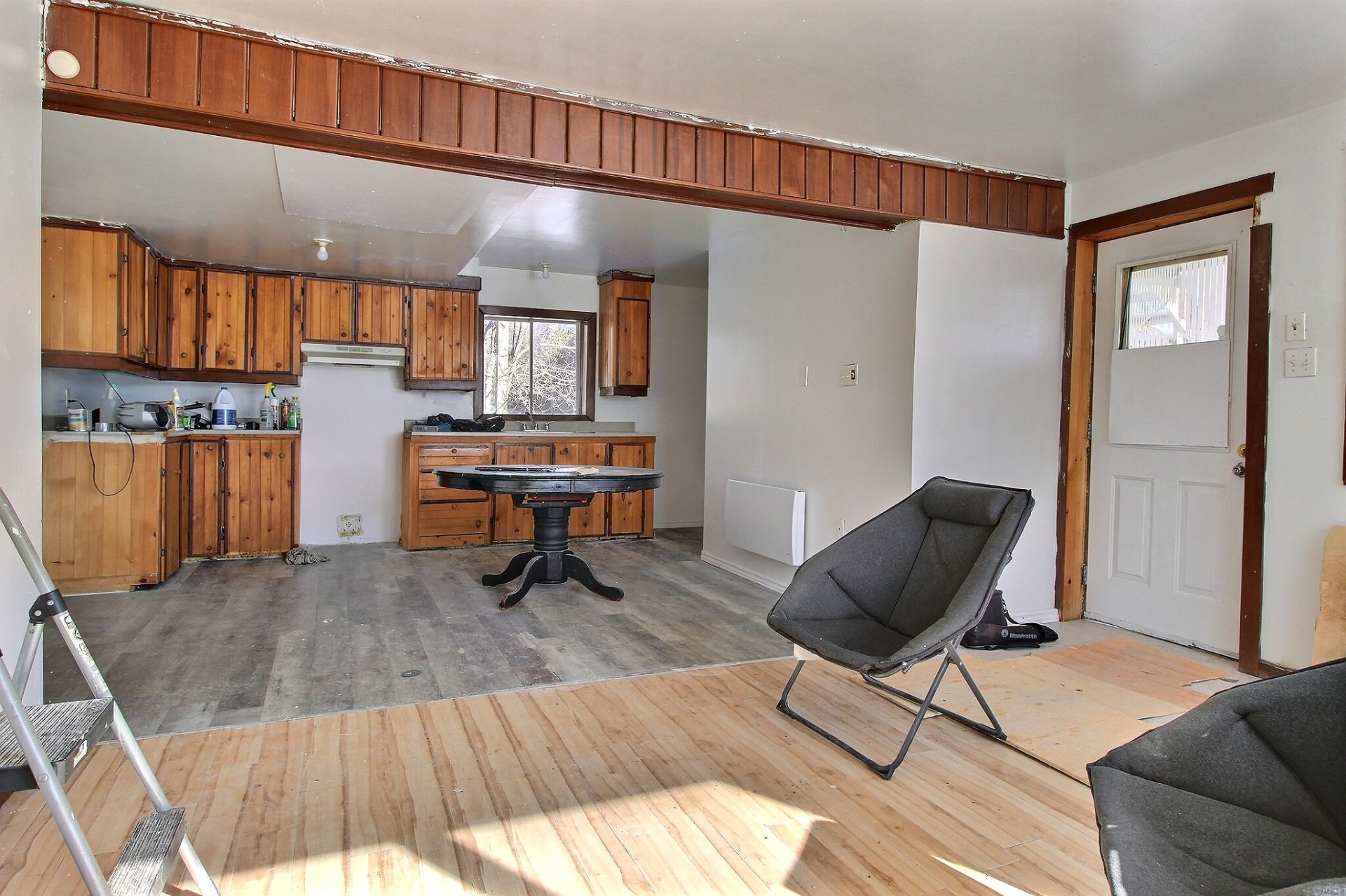 Salon - 121B