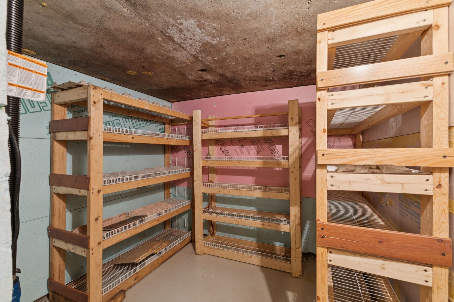 Cave à vin - ou garde manger 6.3 x4.2 pieds sous-sol