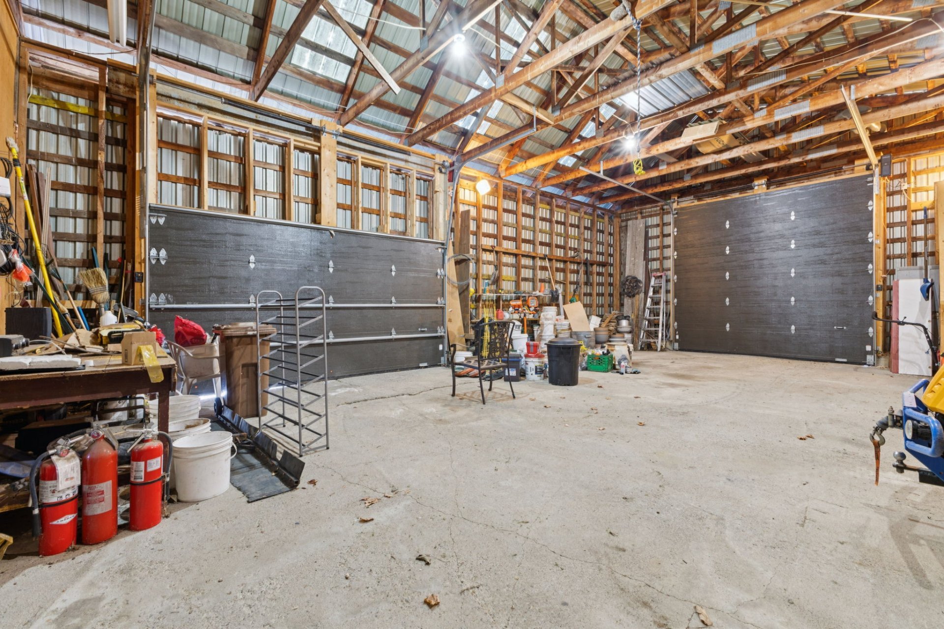 Garage - pour machinerie ou bâtiment pour animaux