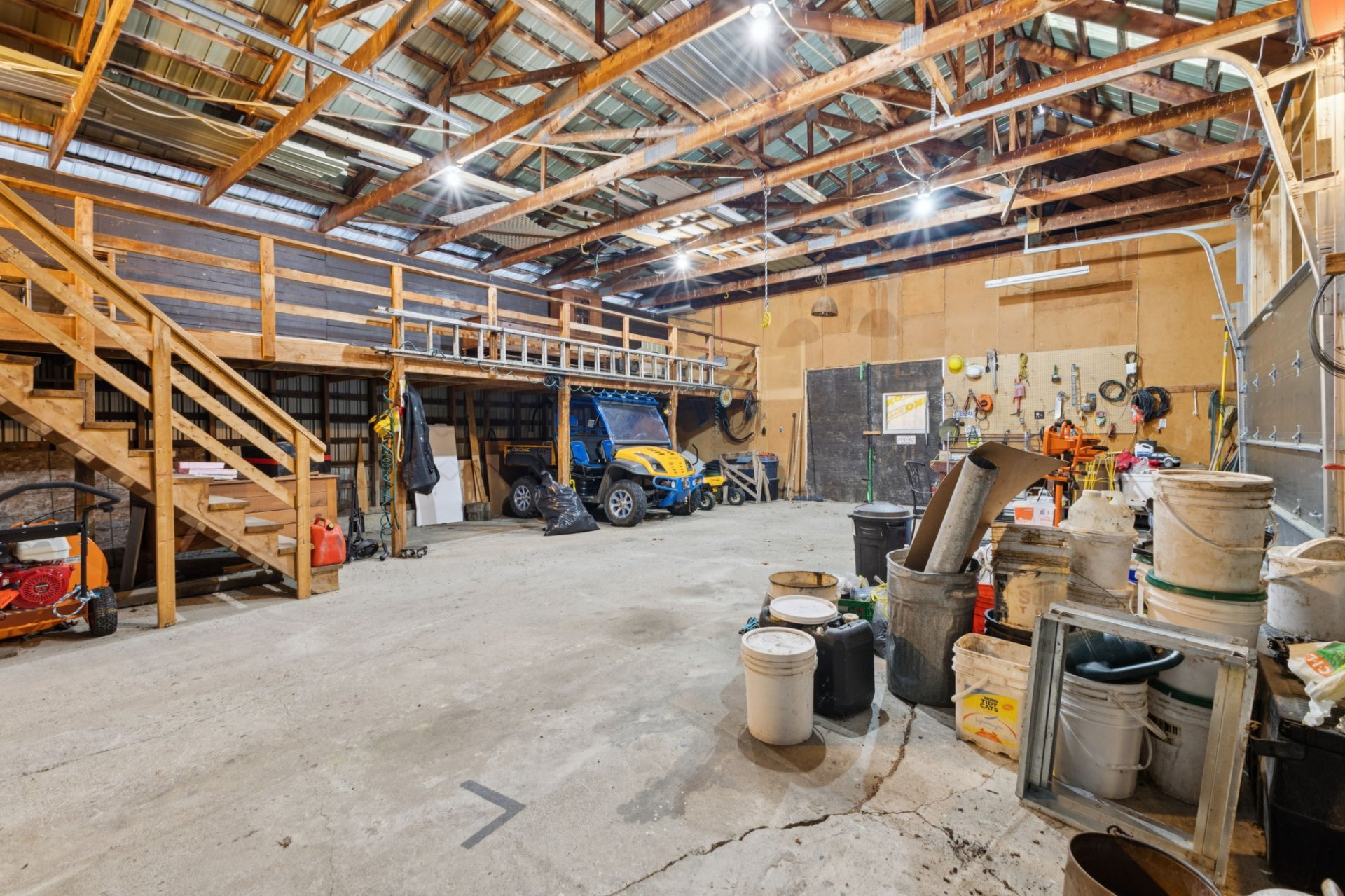 Garage - pour machinerie ou bâtiment pour animaux