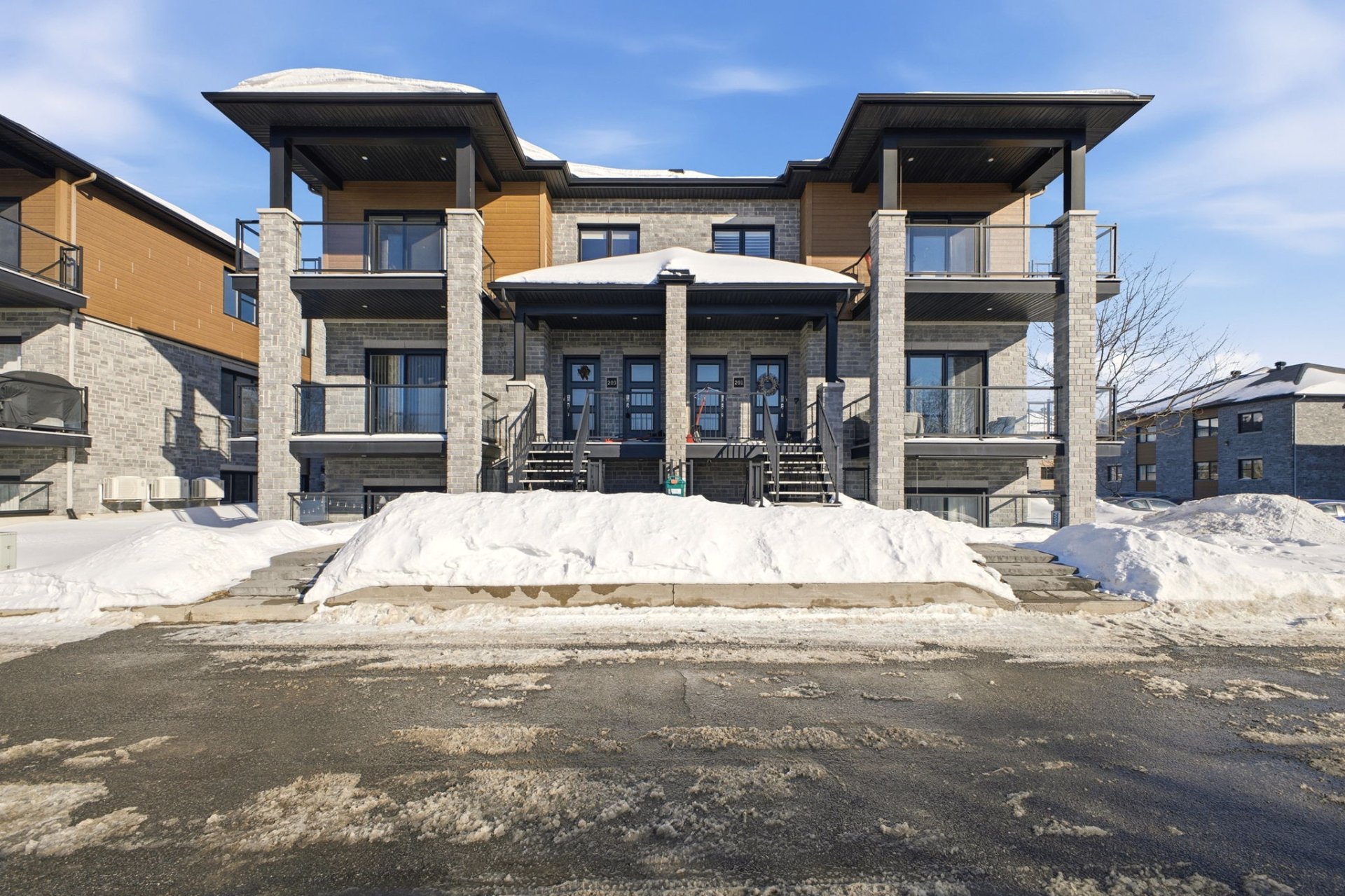 203 Rue des Grands-Châteaux C