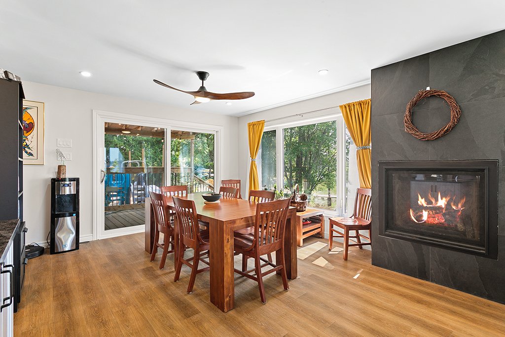 Dining room - Propane fireplace