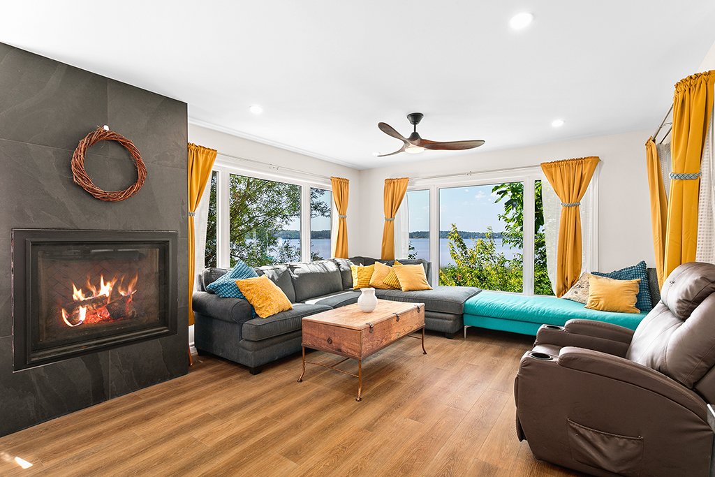 Living room - Propane fireplace