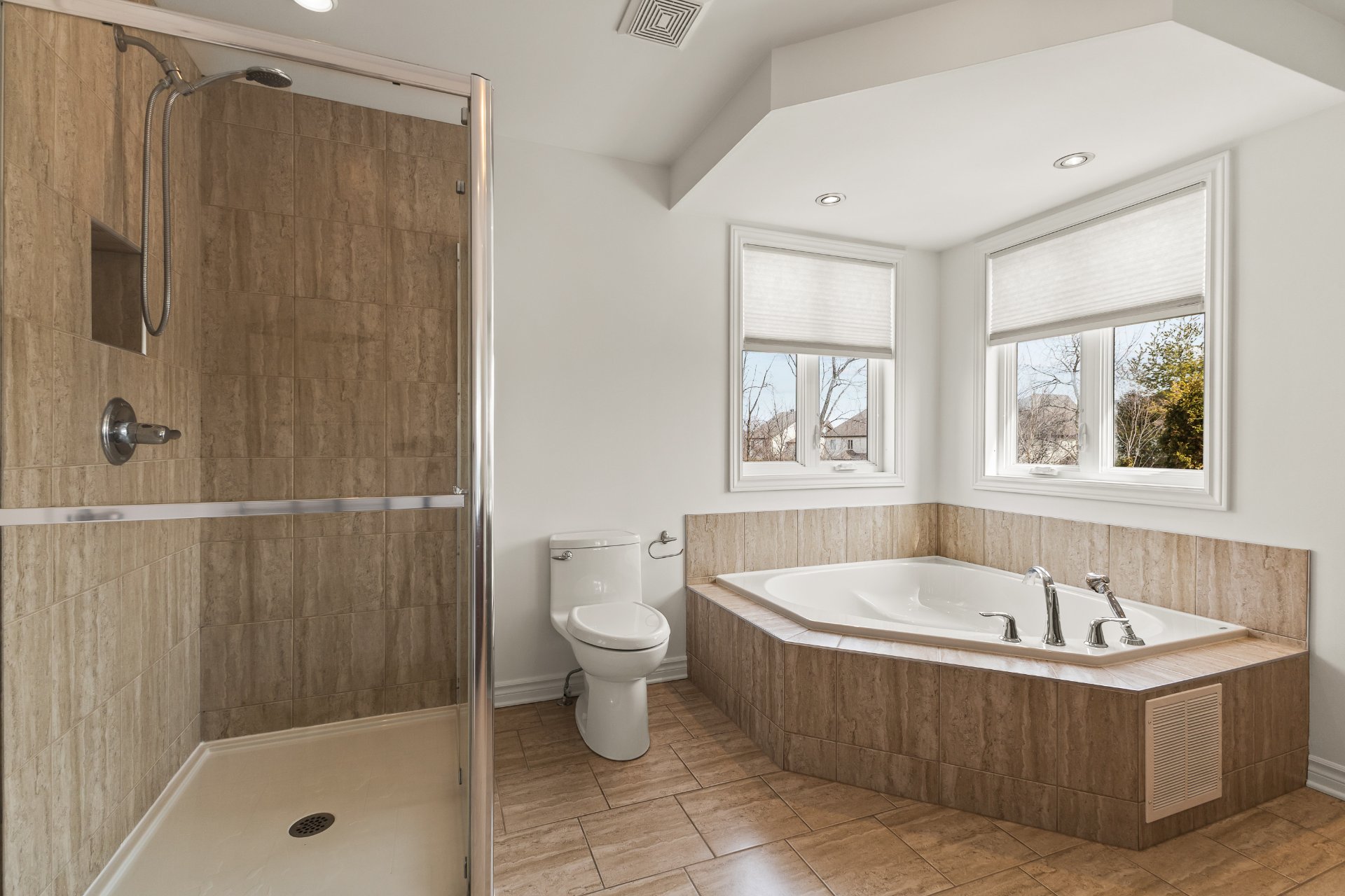 Salle de bains attenante à la CCP