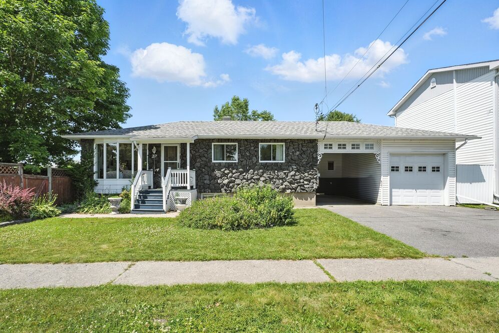 22 Rue Donald-St-Jacques 
