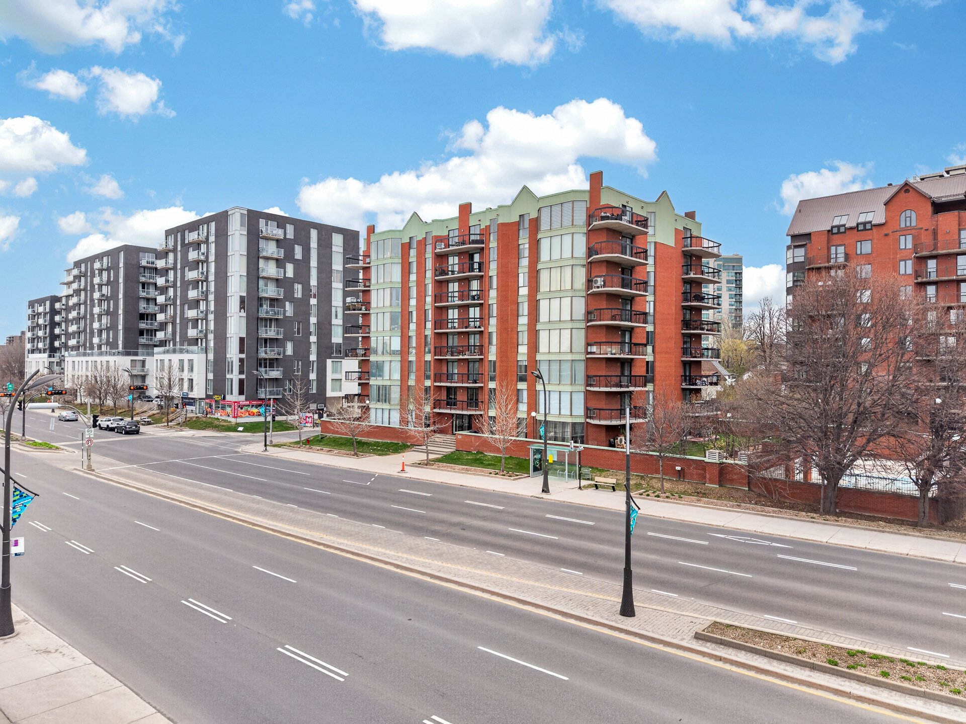 240 Boul. Maisonneuve 103