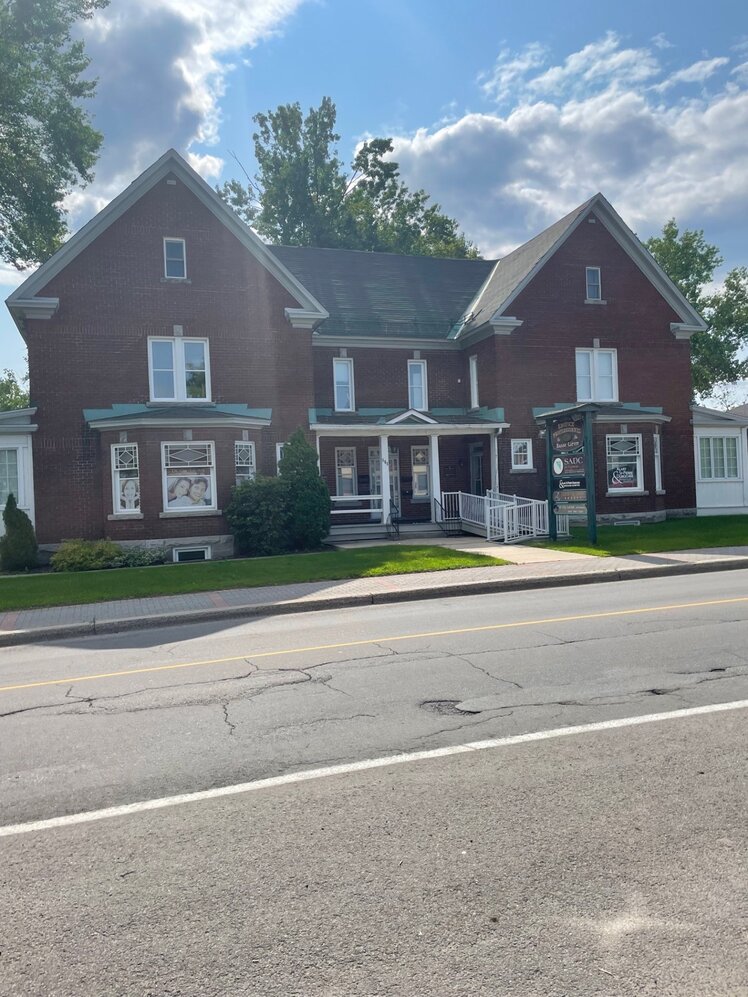 565 Av. de Buckingham 2