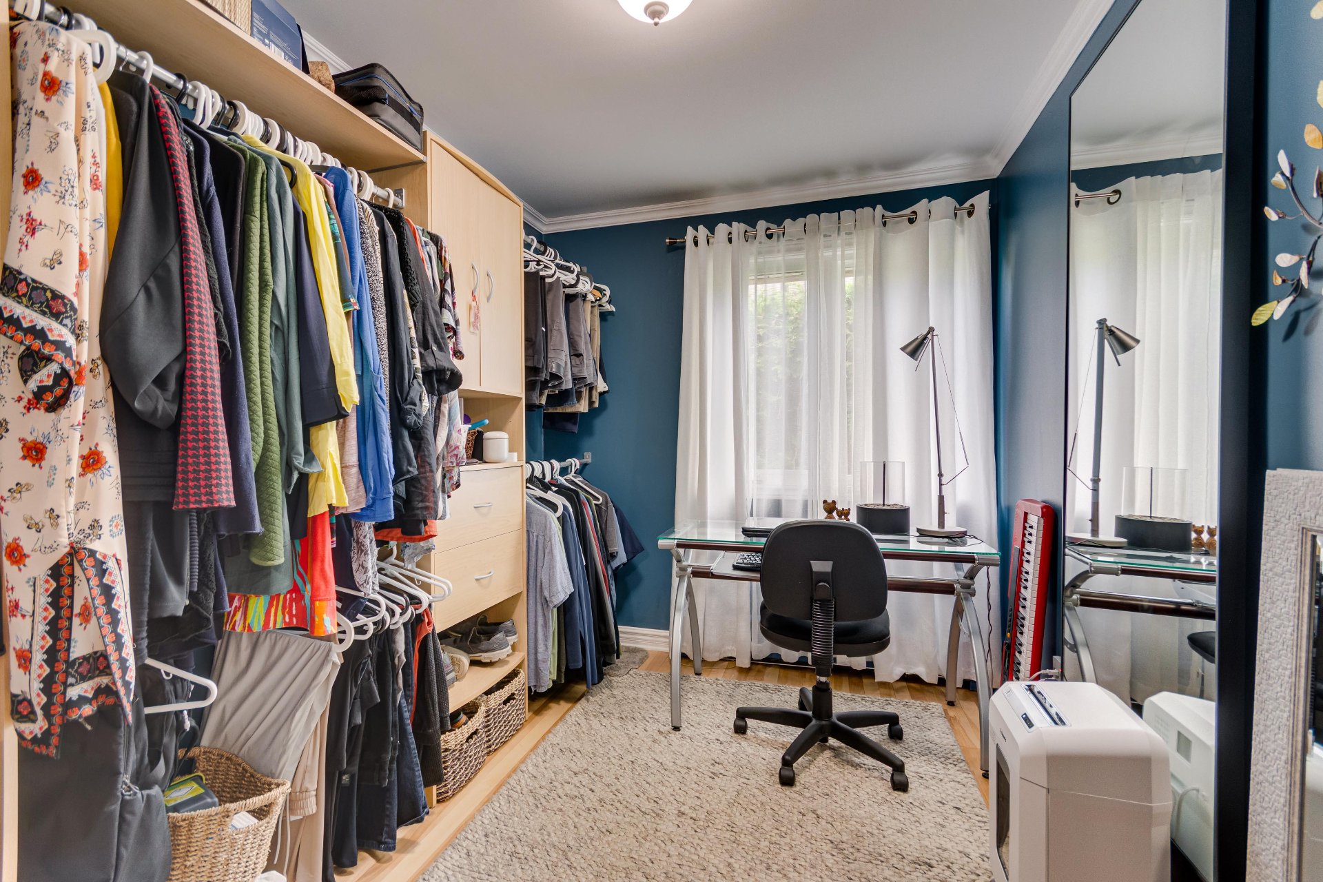 Pourrait être reconverti en chambre.