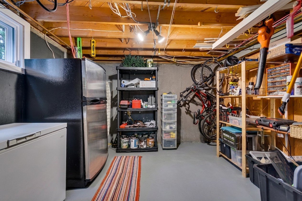 Salle mécanique et rangement
