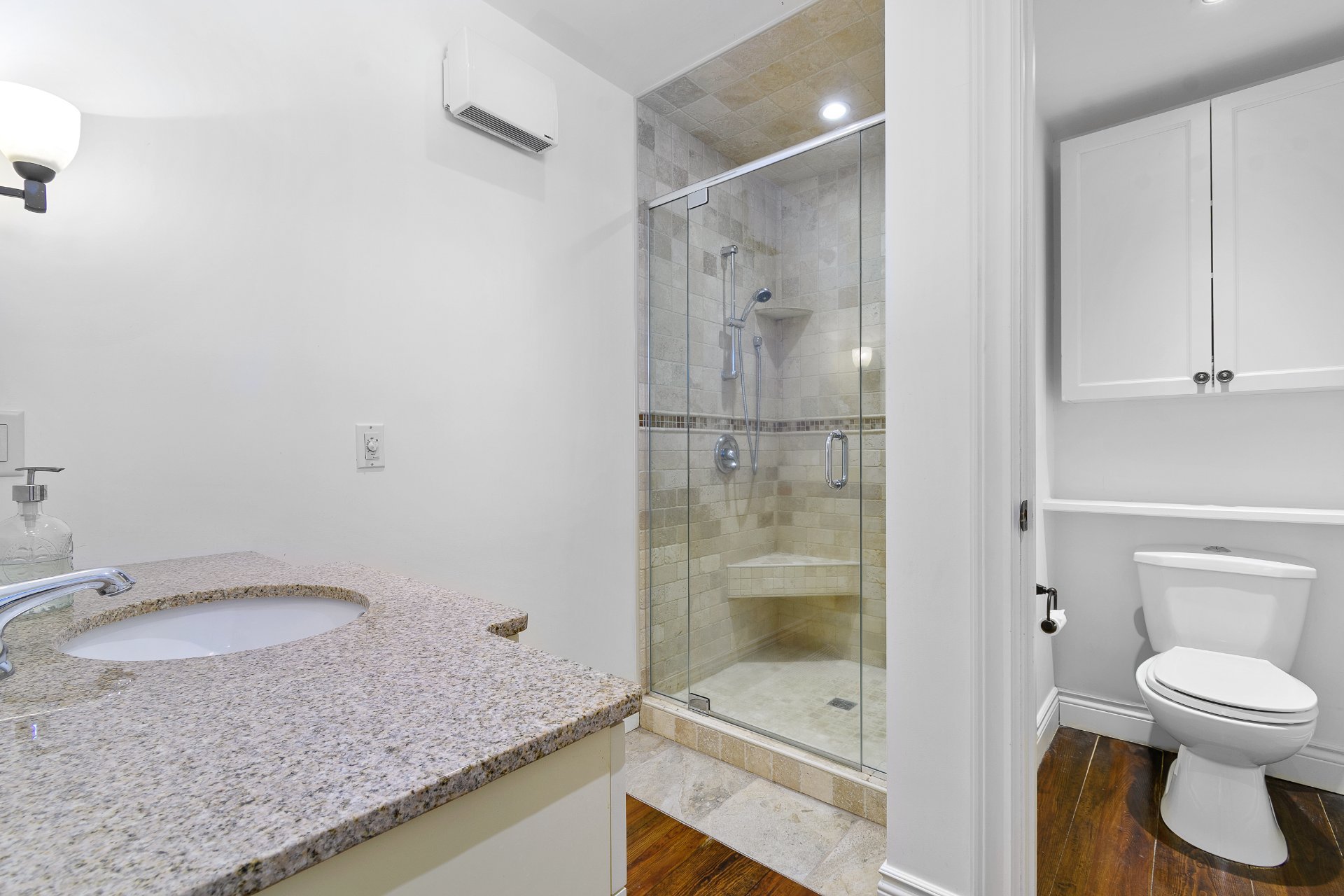 Salle de bains attenante à la CCP