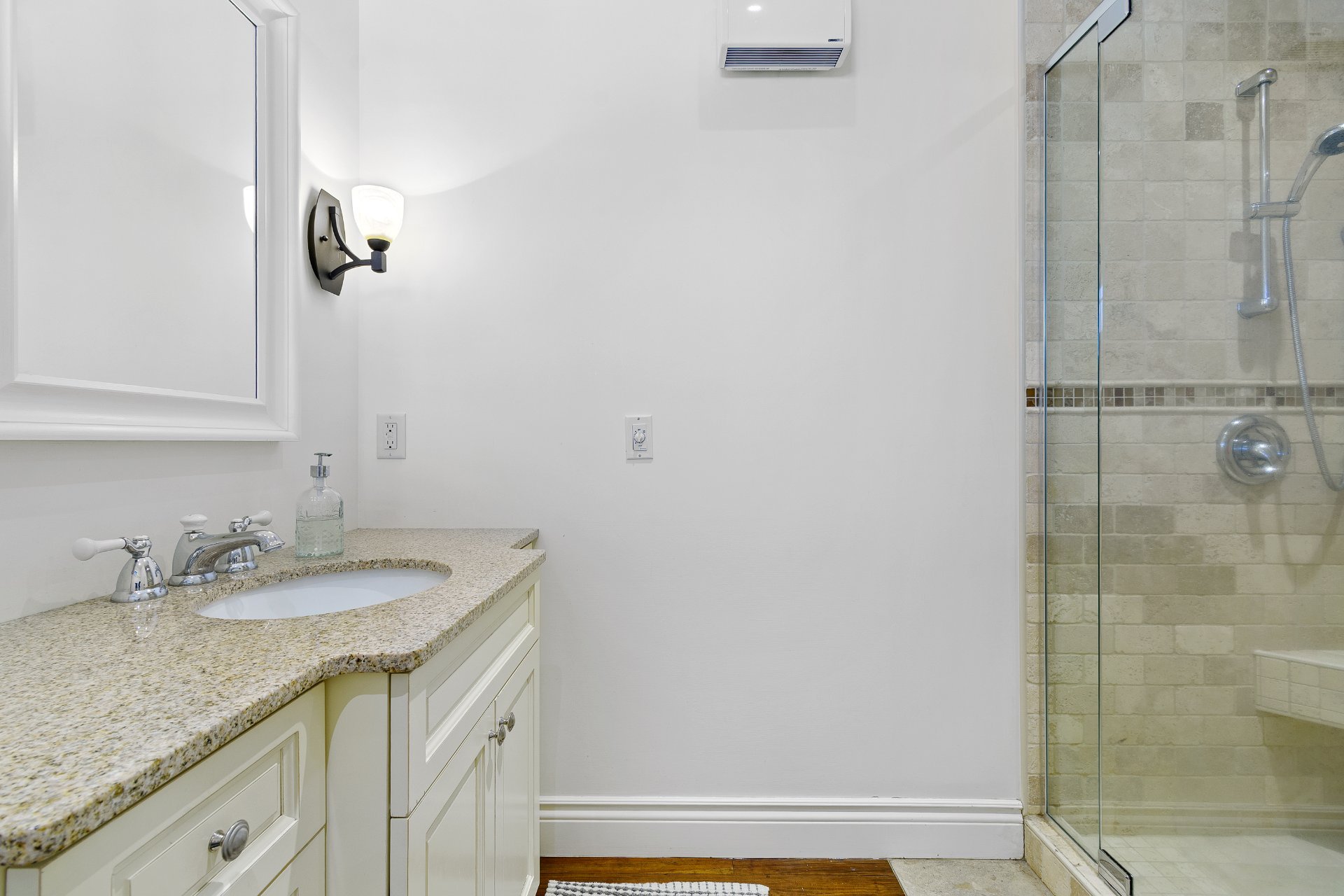 Salle de bains attenante à la CCP