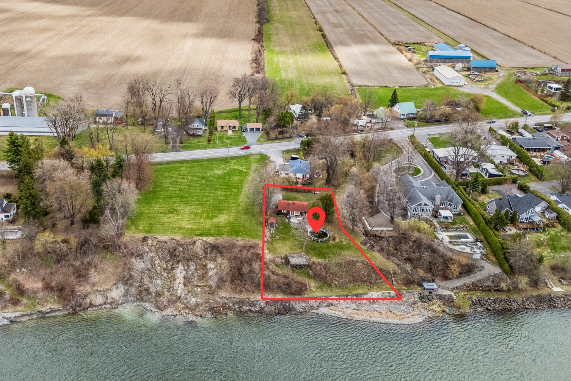 Aerial photo - Limitations of the lot are approximate