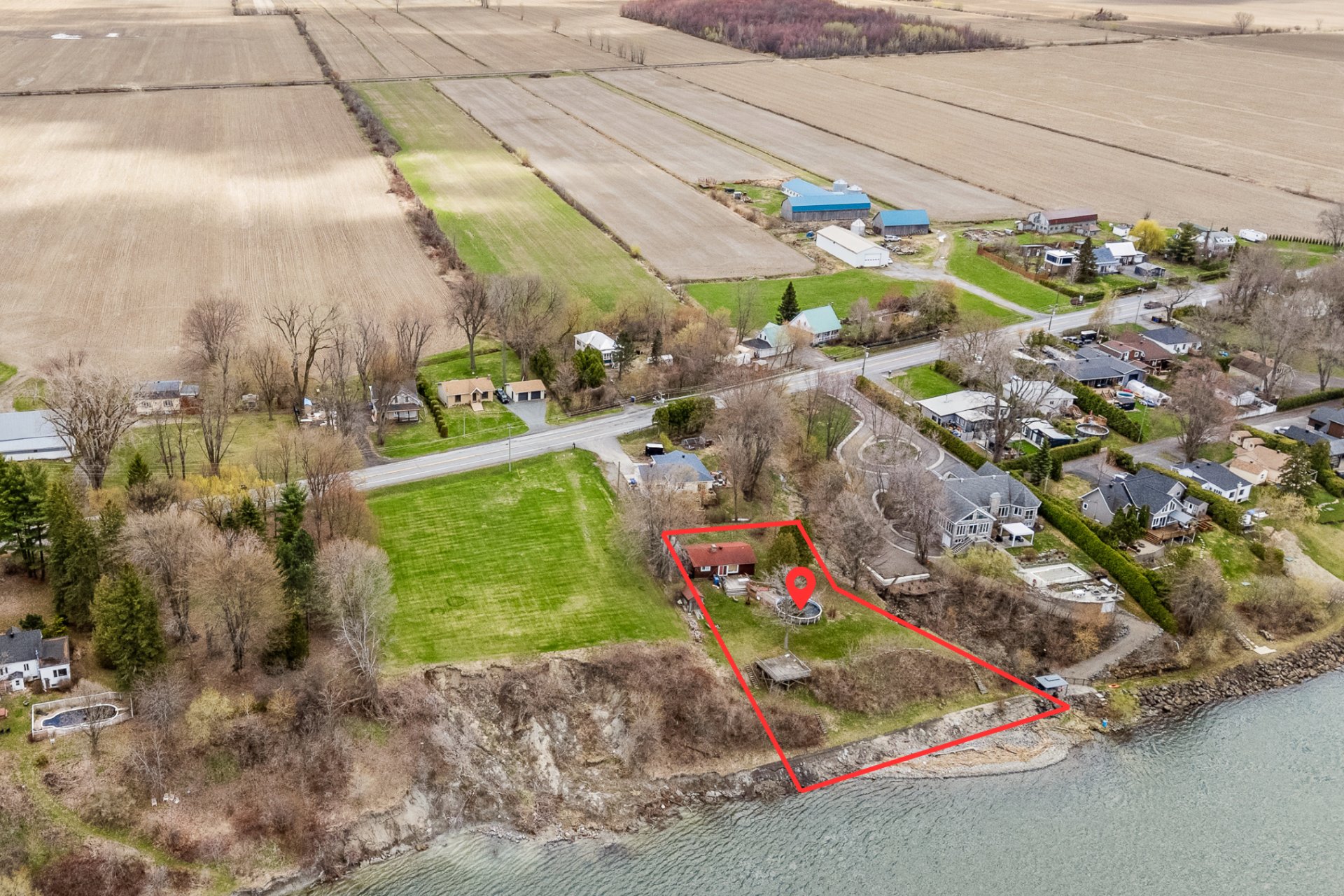 Aerial photo - Limitations of the lot are approximate