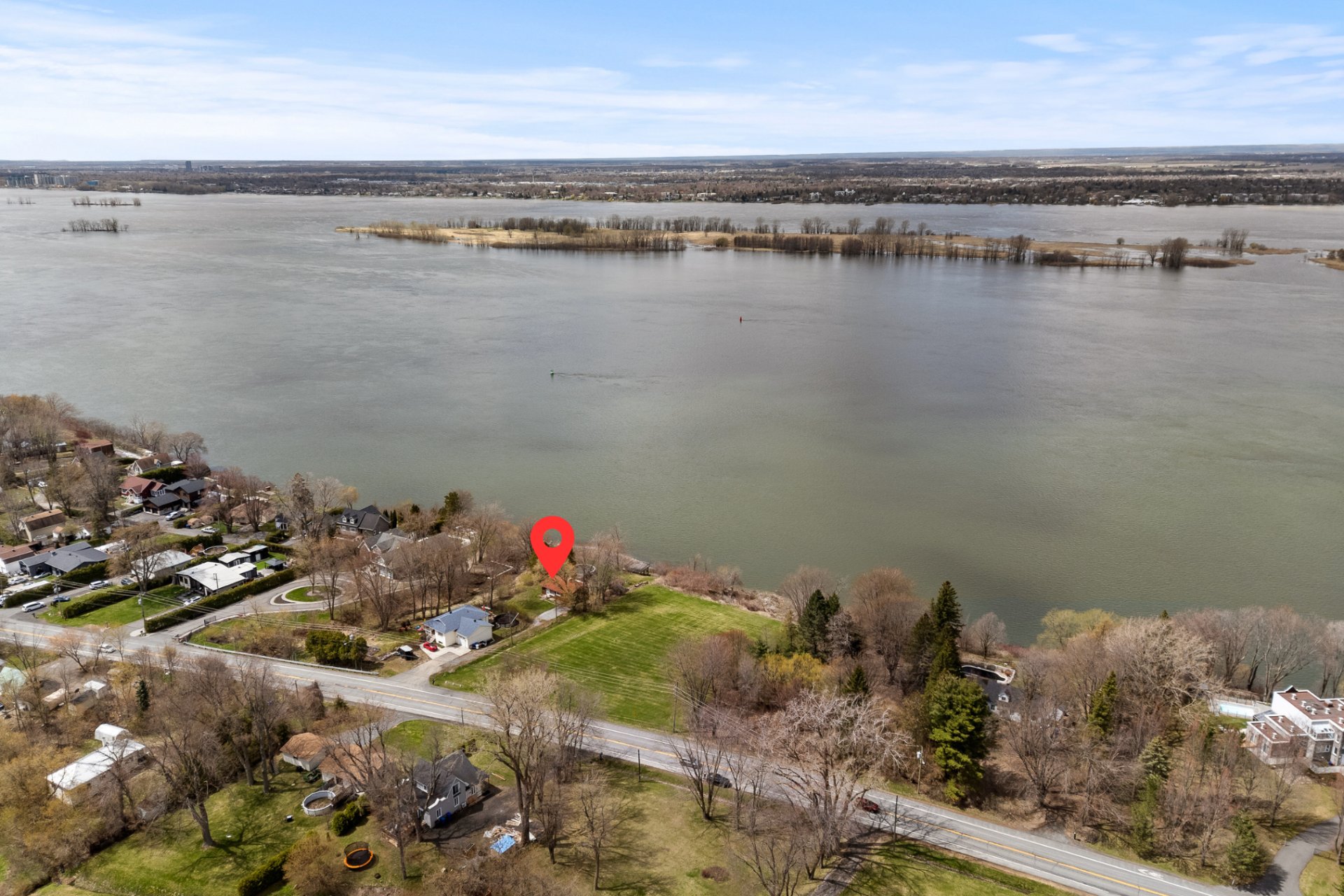 Aerial photo - Limitations of the lot are approximate