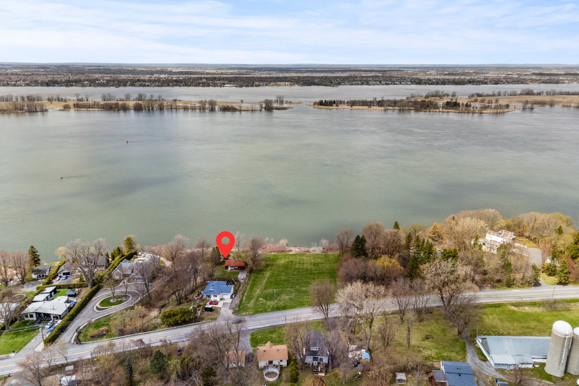 Aerial photo - Limitations of the lot are approximate