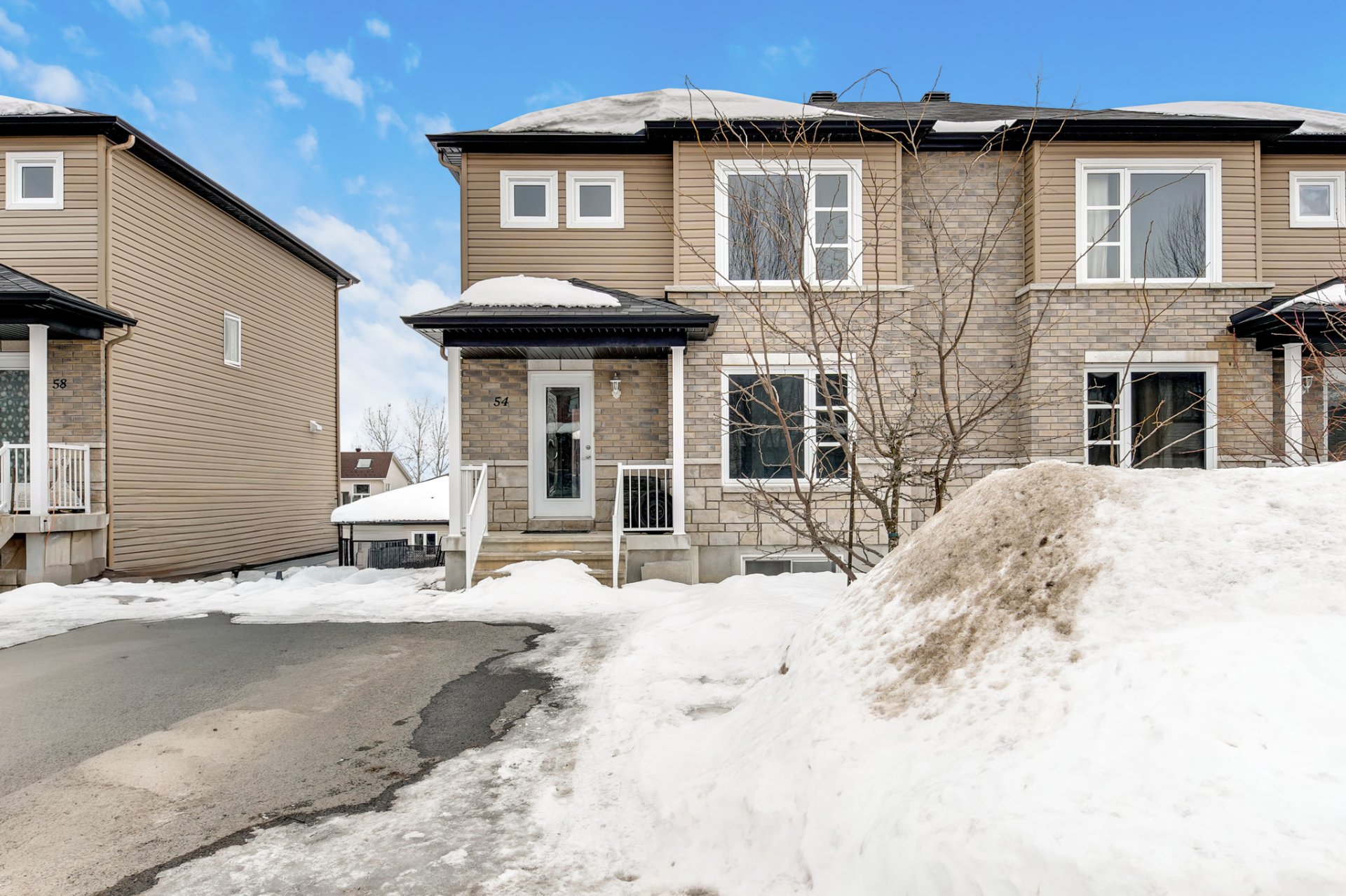 54 Rue Idola-St-Jean 