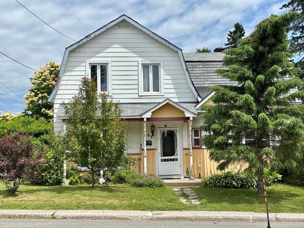 183 Rue Maclaren O. 