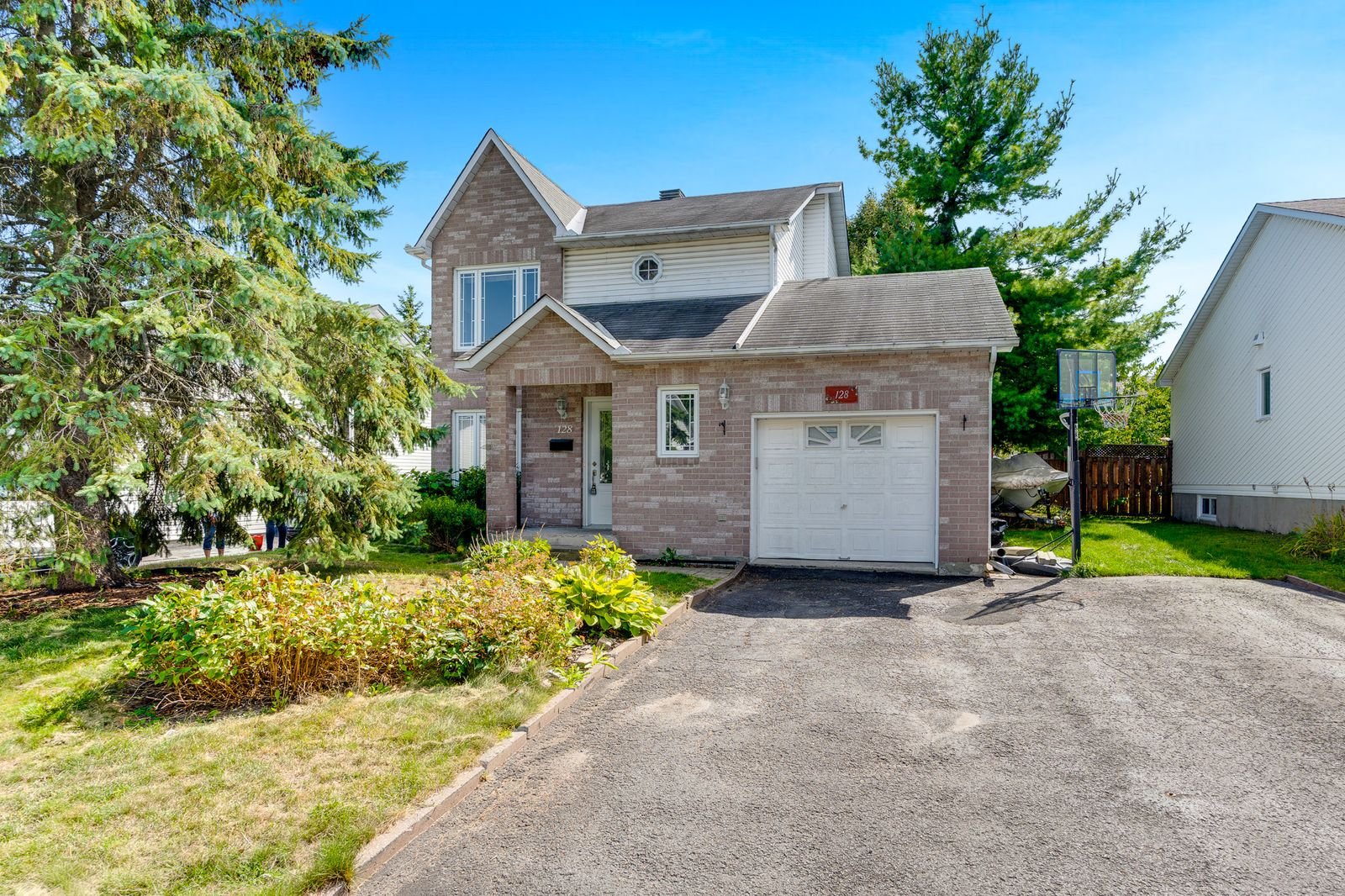 128 Rue de Rougemont 