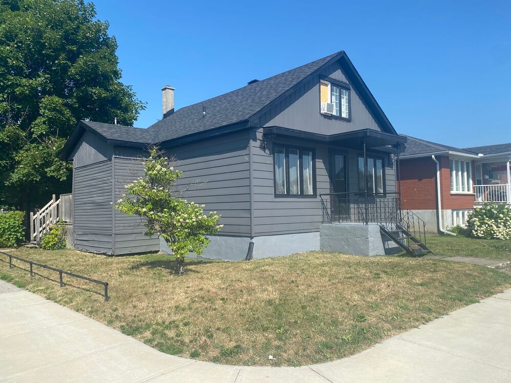 327 Rue Brébeuf 