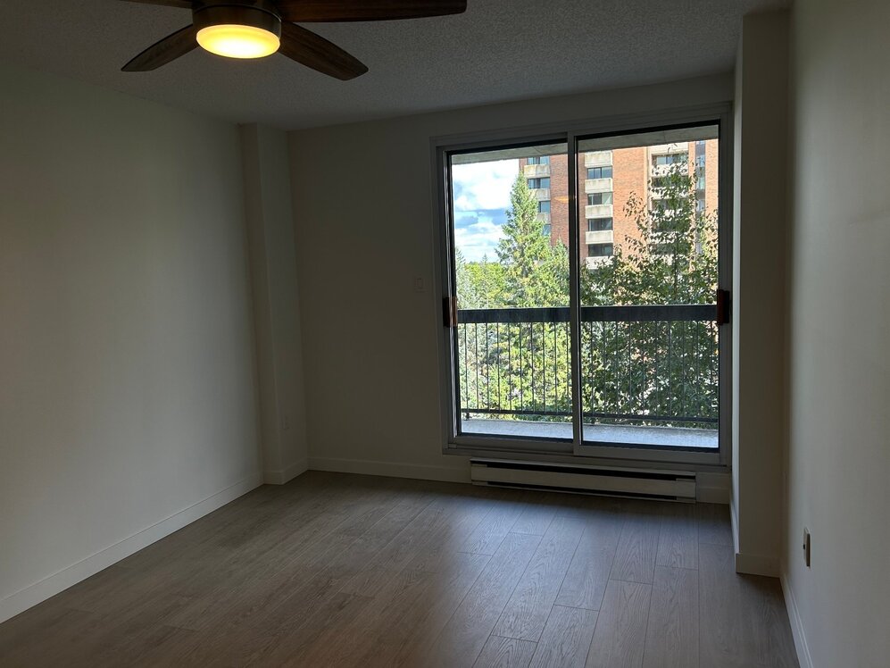 Chambre à coucher principale - avec porte patio