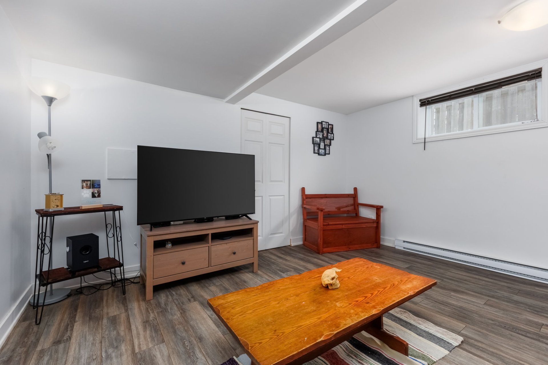 Living room - Unit B