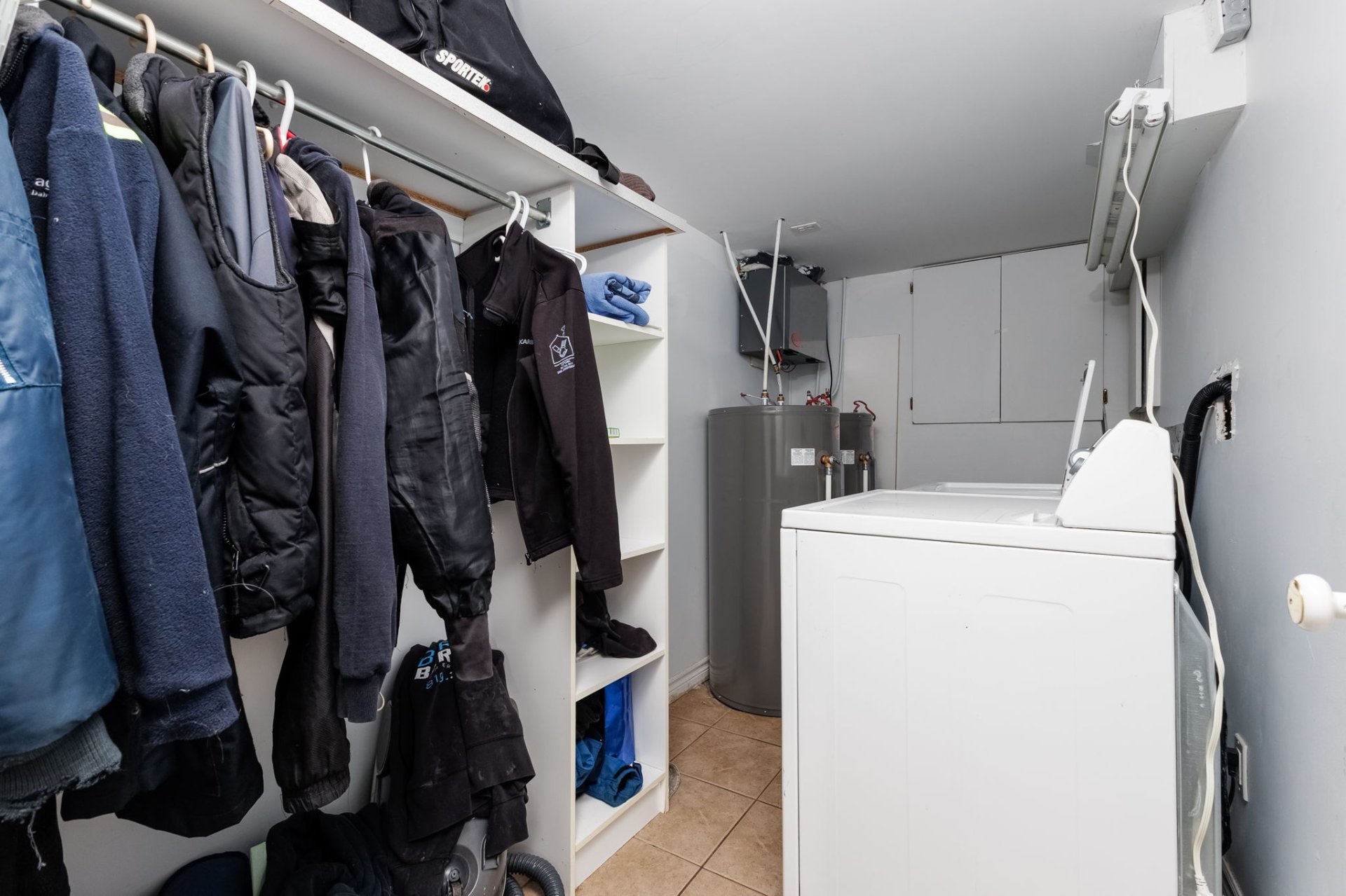 Laundry room - Unit B