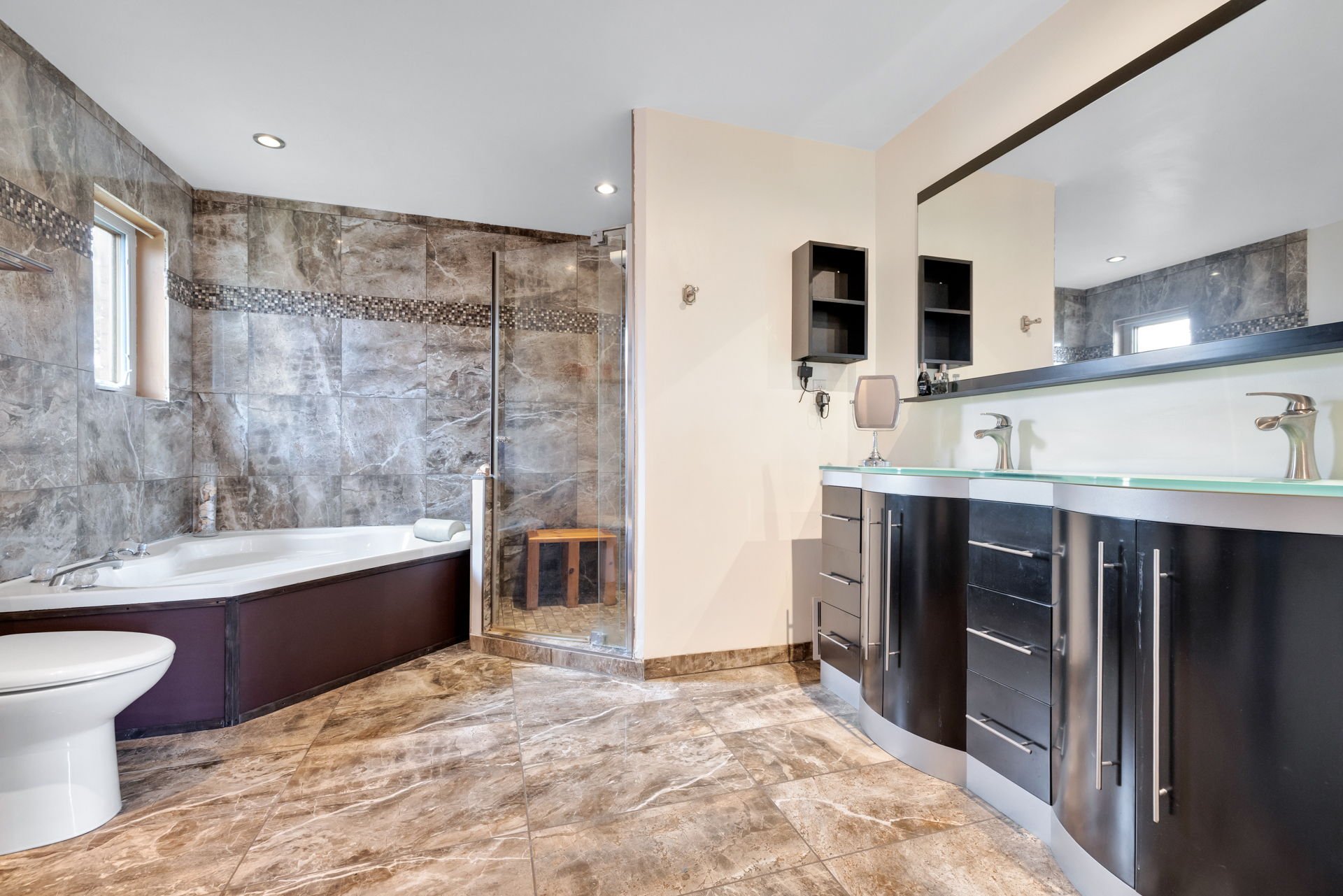 Ensuite bathroom