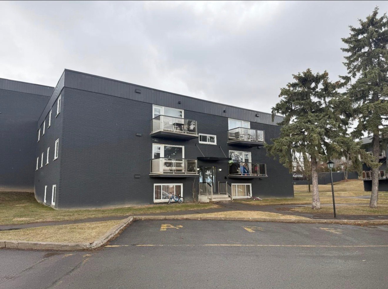 84 Rue Front 204