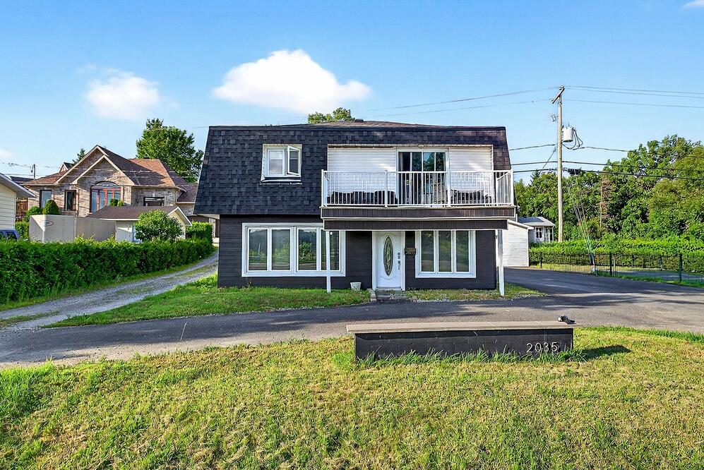 2035 Rue St-Louis 