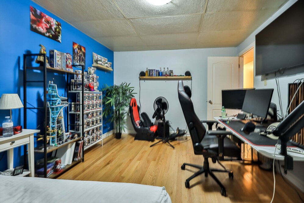 Chambre à coucher - utilisé comme bureau sous-sol 315A