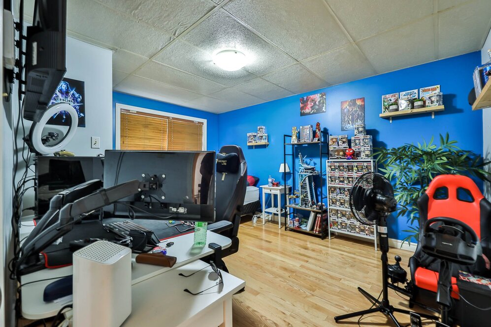 Chambre à coucher - utilisé comme bureau sous-sol#315A