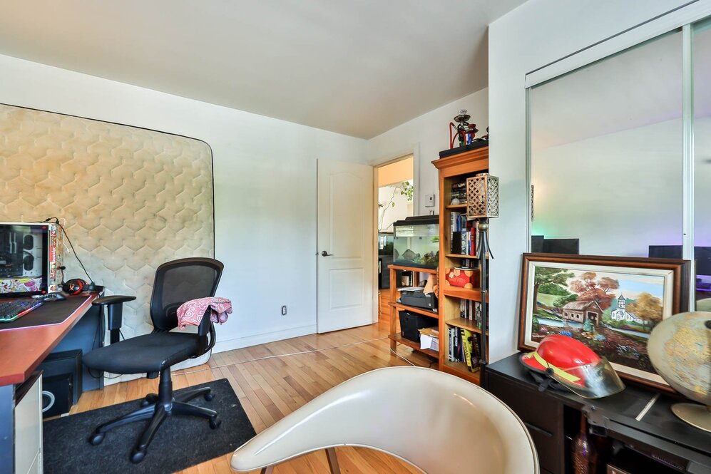 Chambre à coucher - qui sert de bureau RDC # 315