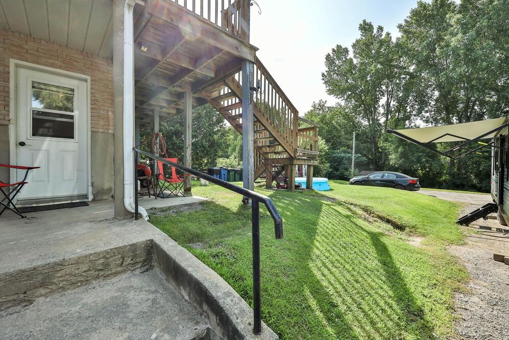 Extérieur - entrée de coté pour sous-sol # 315A