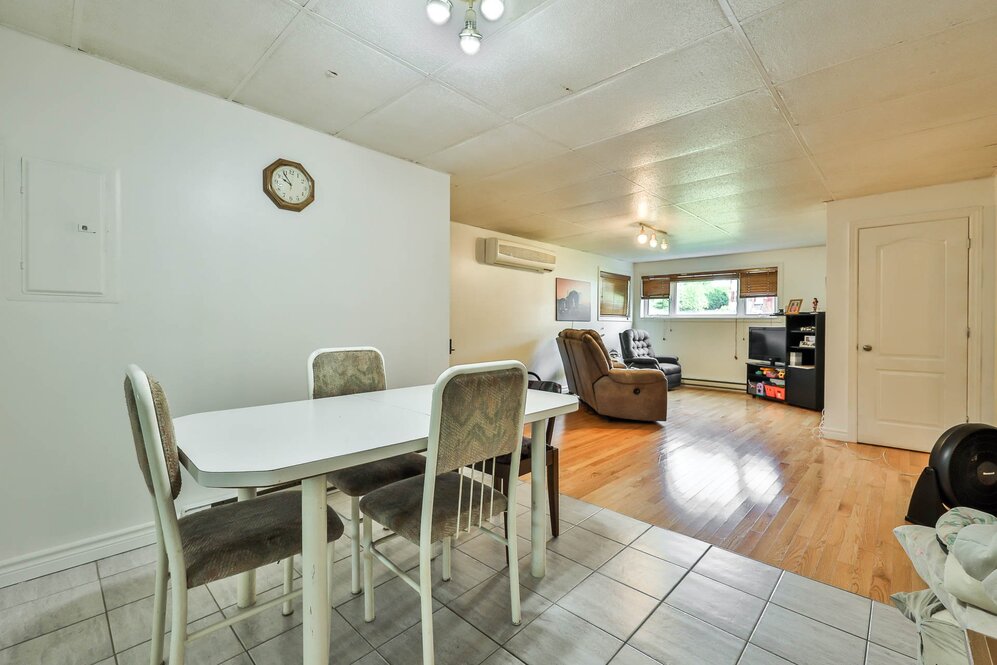 Salle à manger - sous-sol # 315A