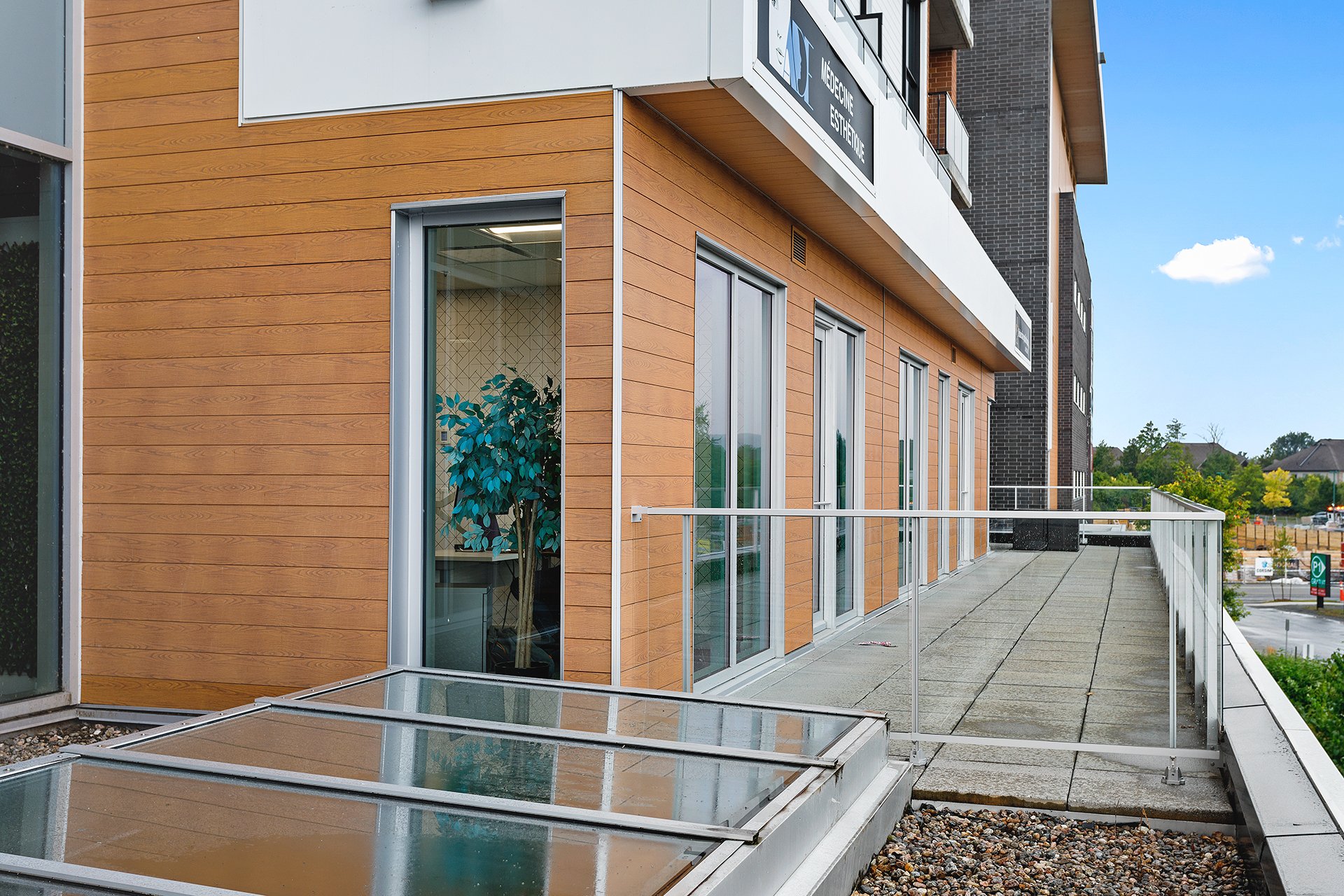 Balcony - Balcony 2 shared with the neighbor