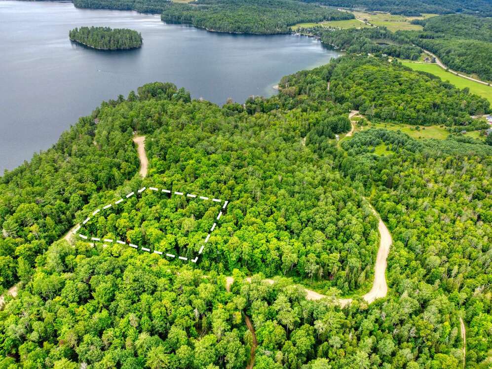  Ch. du Domaine-des-Deux-Lacs 