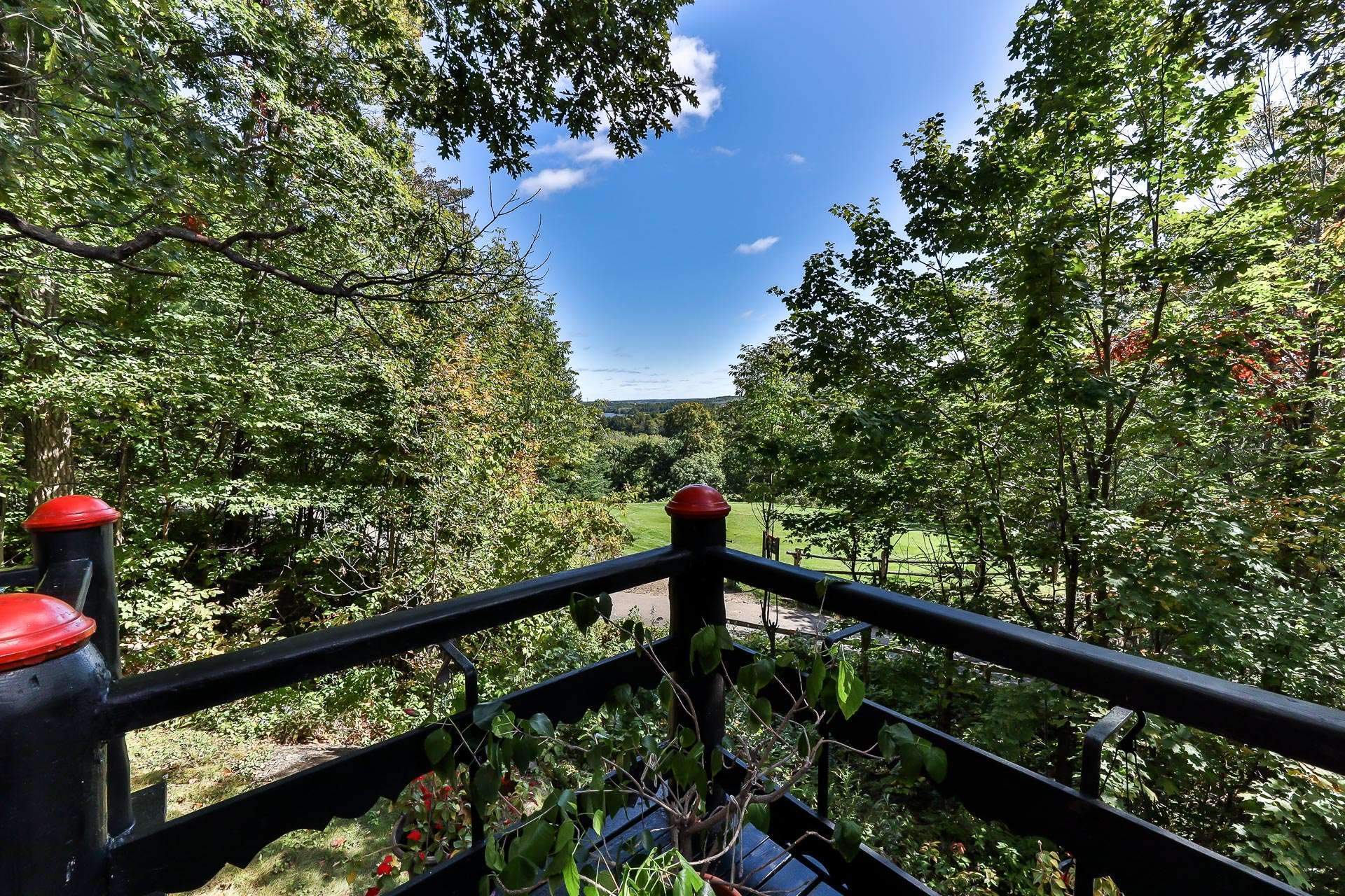 Balcony - View on Golf course Château Montebello