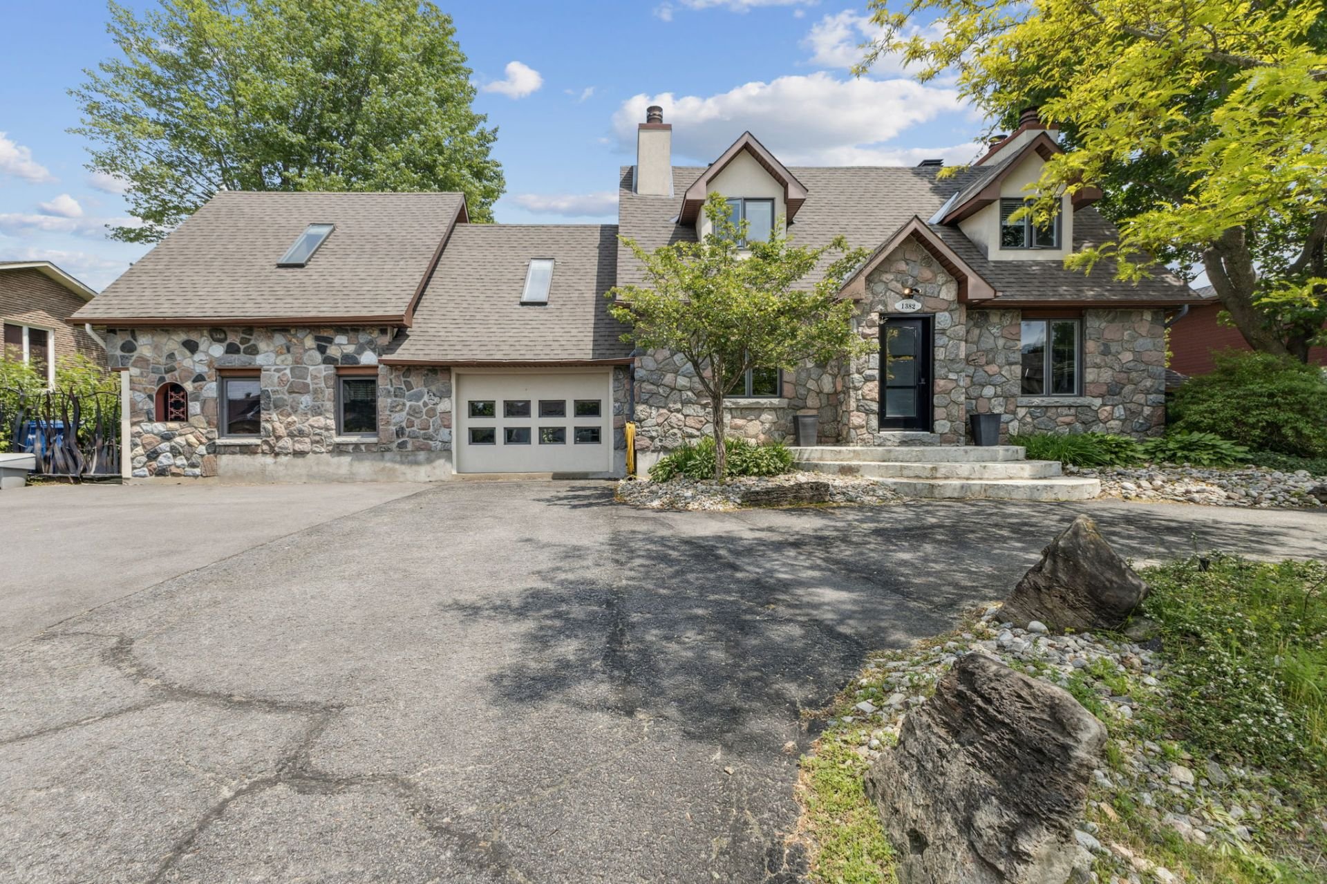 1382 Rue Rolland 