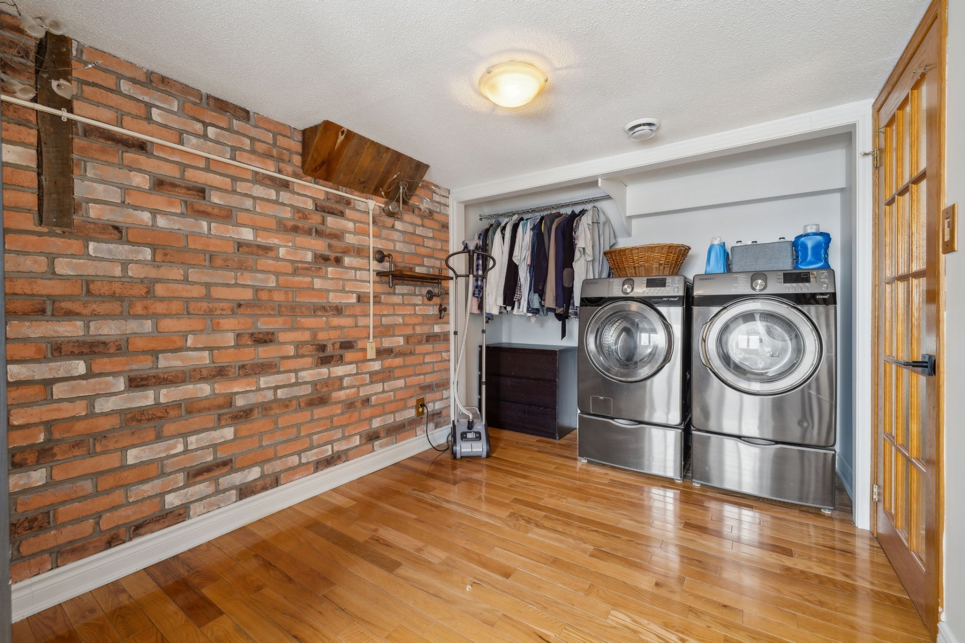 Laundry room - Bedroom