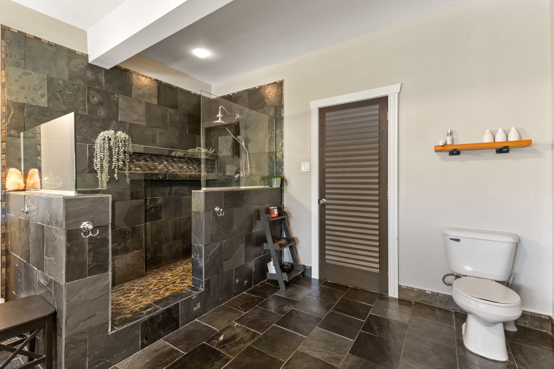 Salle de bains attenante à la CCP