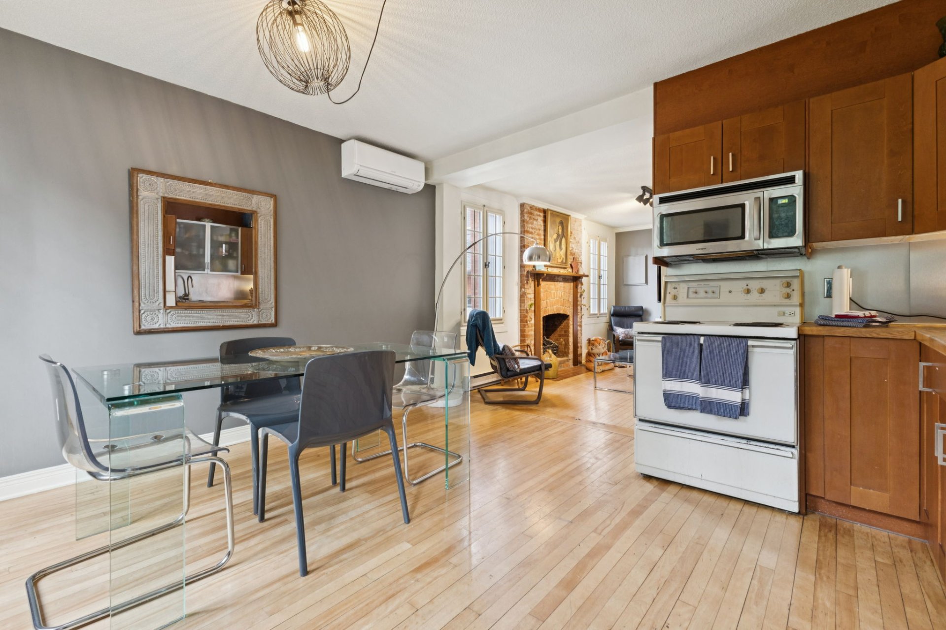 Salle à manger - app 1