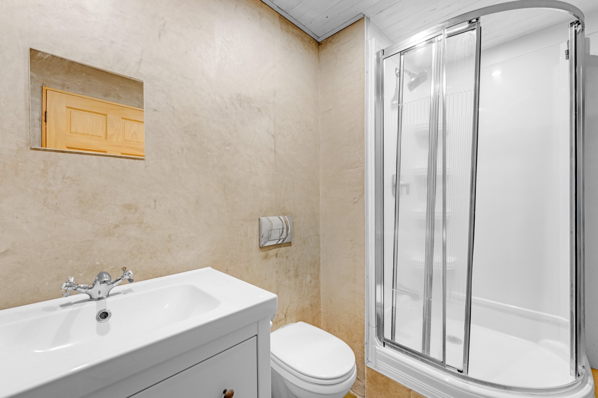 Ensuite bathroom