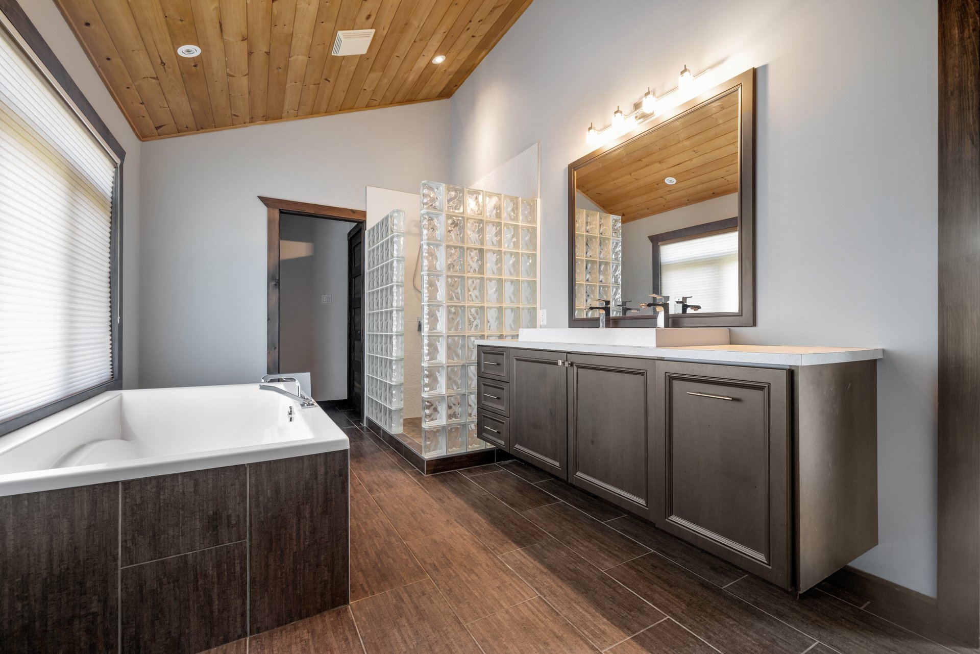 Ensuite bathroom
